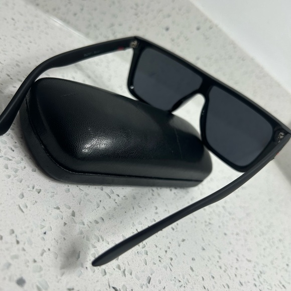Men’s Gucci Sunglasses SOLD 🕶️ - Picture 3 of 5